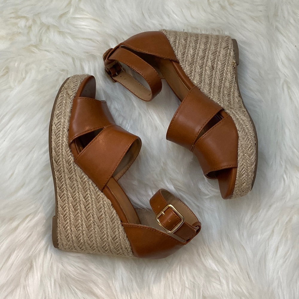 Tan Wedges